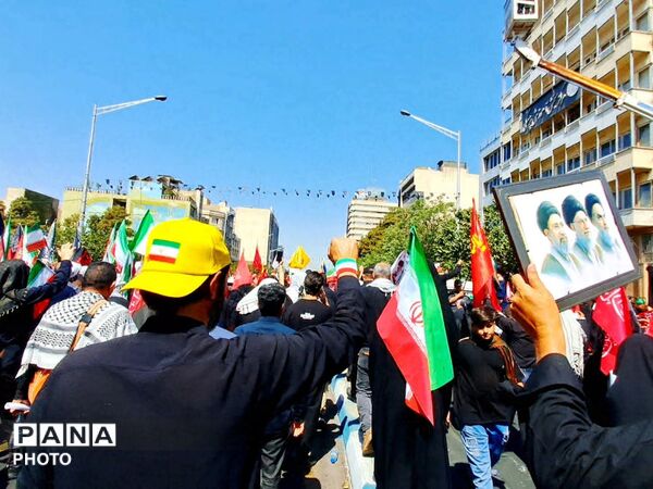 آخرین سلام؛ از میدان انقلاب تا میدان آزادی، تهران در آیین وداع با رهبر شهید