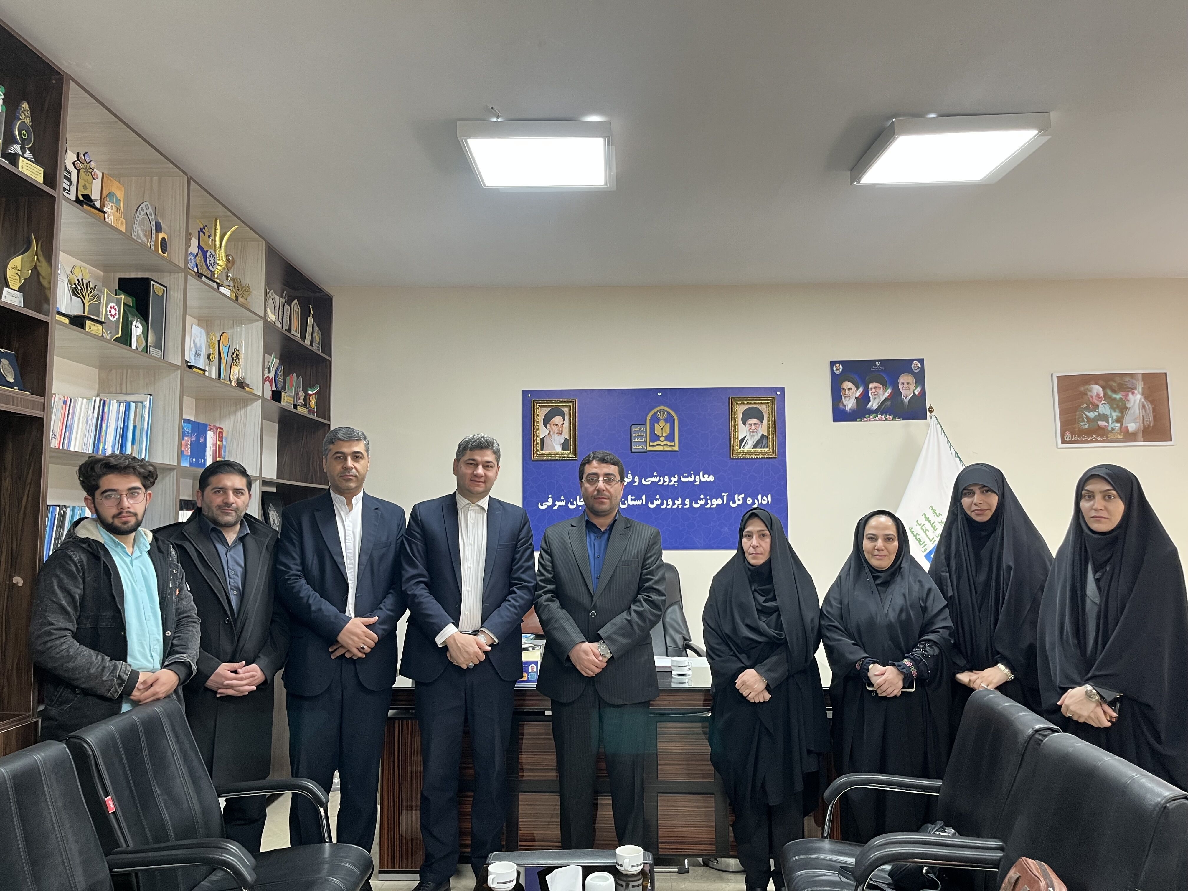 جایگاه معلم در هندسه تربیت اسلامی؛ کانون هدایت‌گری و مسئولیت‌پذیری اجتماعی است
