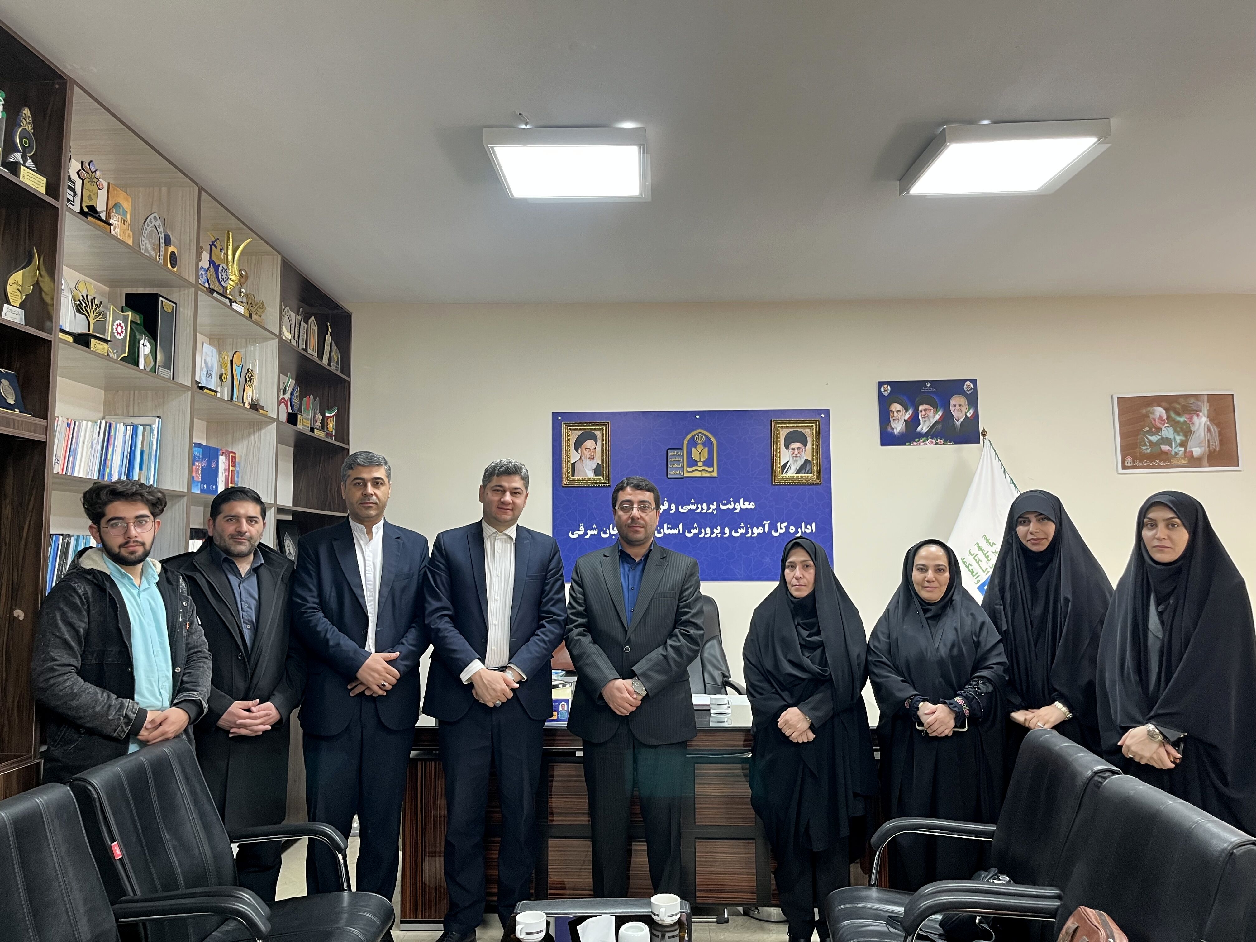 جایگاه معلم در هندسه تربیت اسلامی؛ کانون هدایت‌گری و مسئولیت‌پذیری اجتماعی است
