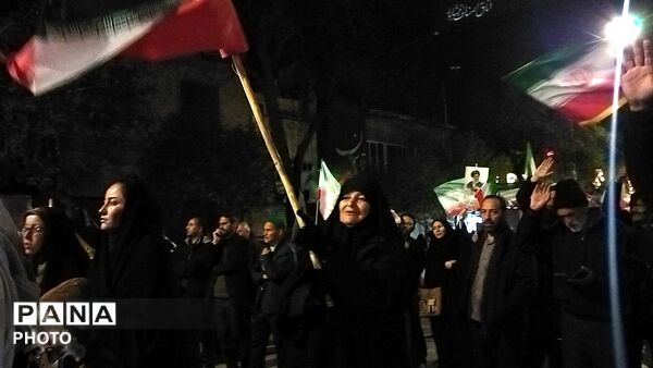 از پیر تا کودک برای حفظ  وطن آمدند-۱