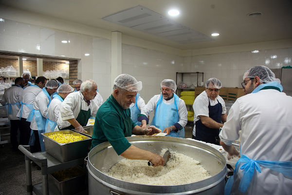 آشپرخانه حرم حضرت معصومه(س) در شب میلاد امام حسن مجتبی(ع)