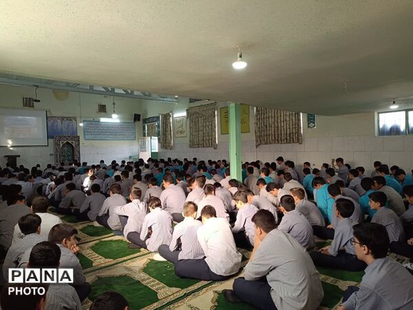 هم‌نوا با دعای توسل؛ حال‌وهوای معنوی در دبیرستان پروفسور حسابی ۲