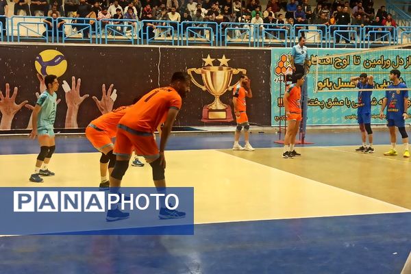 رقابت حساس لیگ دسته اول والیبال کشور در ورامین