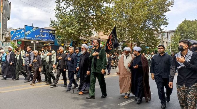 اشک حسرت بر آستان دو آفتاب