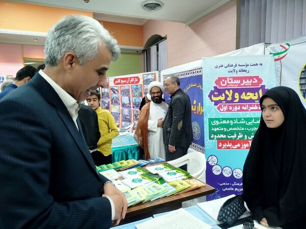 بازدید مدیر آموزش و پرورش کاشمر از  نمایشگاه قرآن و عترت شهرستان 