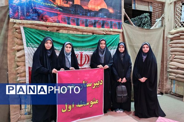 ادای احترام دانش‌آموزان دبیرستان هدی به مقام شامخ شهدا در یادواره محلی