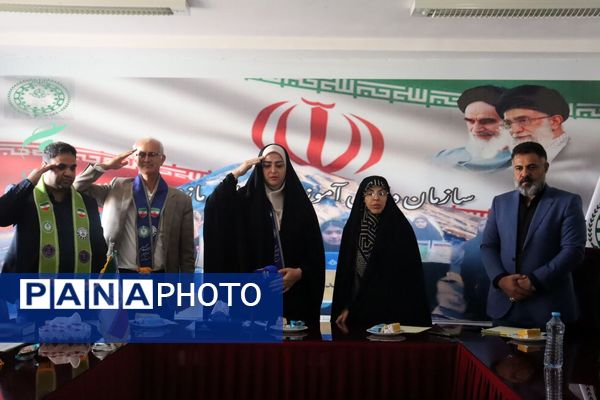 دیدار نماینده مردم ساری و میاندرود در مجلس شورای اسلامی با دانش‌آموزان مازندران