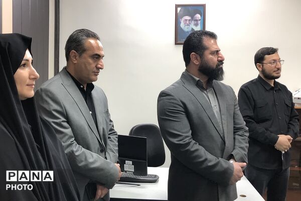 بازدید و عرض تبریک مدیر آموزش و پرورش ناحیه دو شهرری از کارکنان اداری