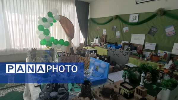 برگزاری نمایشگاه باقرآن تا آسمان در دبیرستان دخترانه امام حسین(ع)
