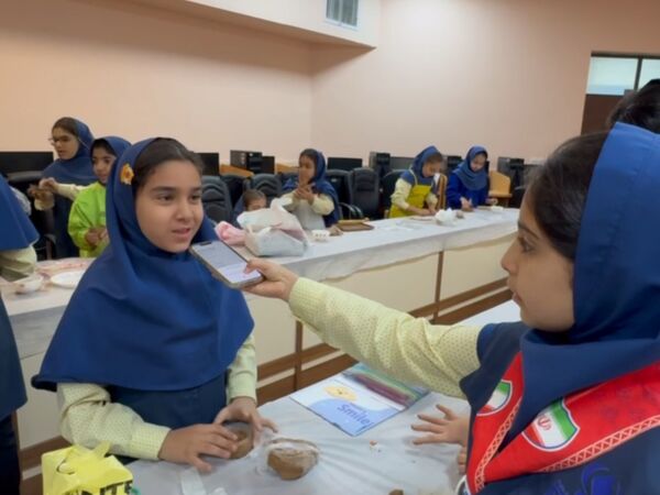 شکوفایی استعدادهای هنری دانش آموزان پایه چهارم دبستان آرمینه مصلی نژاد