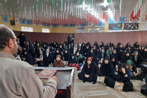بازدید دانش‌آموزان دختر ناحیه 2 بهارستان از سرزمین نور