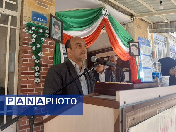 بزرگداشت هفته‌ دفاع مقدس در دبیرستان شاهد شهید حمامی