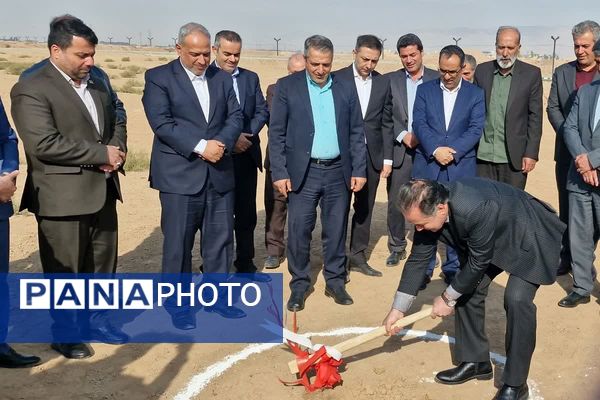 آیین کلنگ‌زنی هنرستان خیرساز هیأت امنایی در قرچک