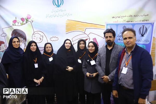 موکب آموزش و پرورش در تجمع مردمی پژوهشسرای دانش آموزی شد