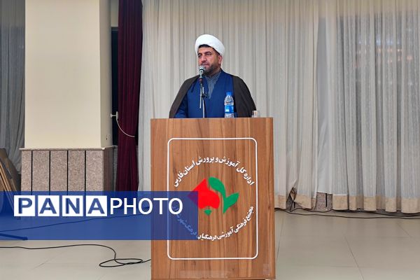 آیین تجلیل ازخادمین مراسم اعتکاف دانش‌آموزی