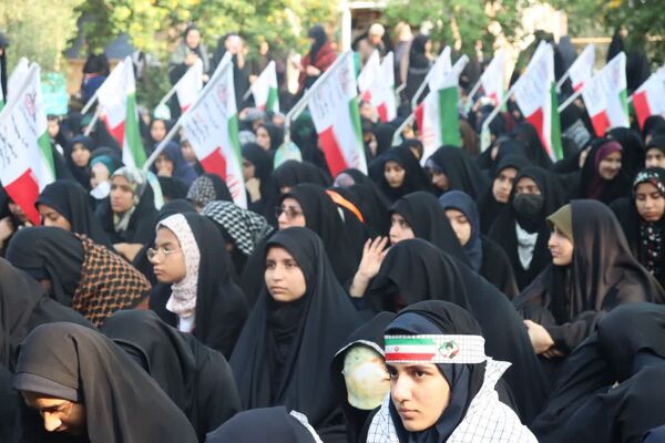 دانش‌آموزان کوهدشتی در یادمان شهدای هویزه