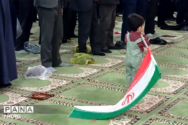 از کودکان تا بسیجیان؛ همه آمدند برای مردی که در قلب مردم بود