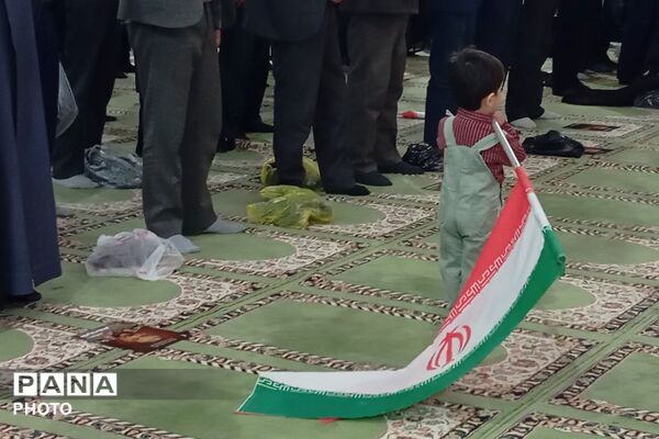 از کودکان تا بسیجیان؛ همه آمدند برای مردی که در قلب مردم بود