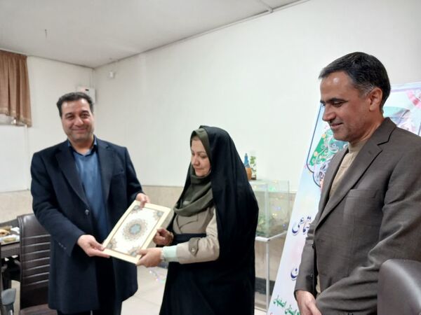 بازدید مدیرکل آموزش و پرورش استان اصفهان از مدرسه حضرت زینب (س) ناحیه ۴ (در طرح نماد)
