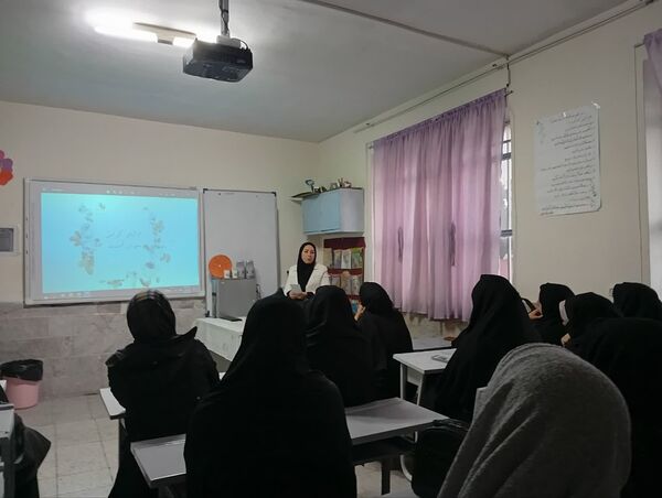 دومین جلسه انجمن اولیا در دبستان سمیه کاشمر