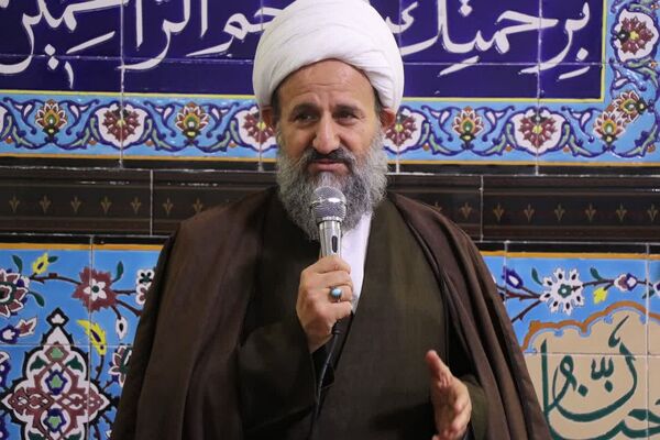 اقامه نماز در مدرسه شهیدان ایرلو قرچک