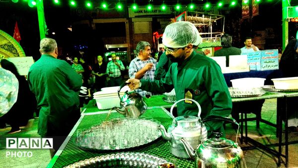 طعم خدمت و محبت؛ عطر فاطمی در «چایخانه حضرت زهرا (س)» پیچید