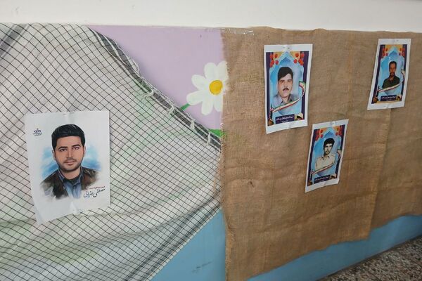 آذین‌بندی مدارس ملارد به رنگ ایثار و حماسه