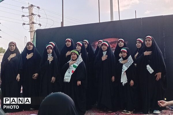 قدم های جامانده از ارض طوس، در مسیر حرم حضرت جعفربن موسی الکاظم (ع)