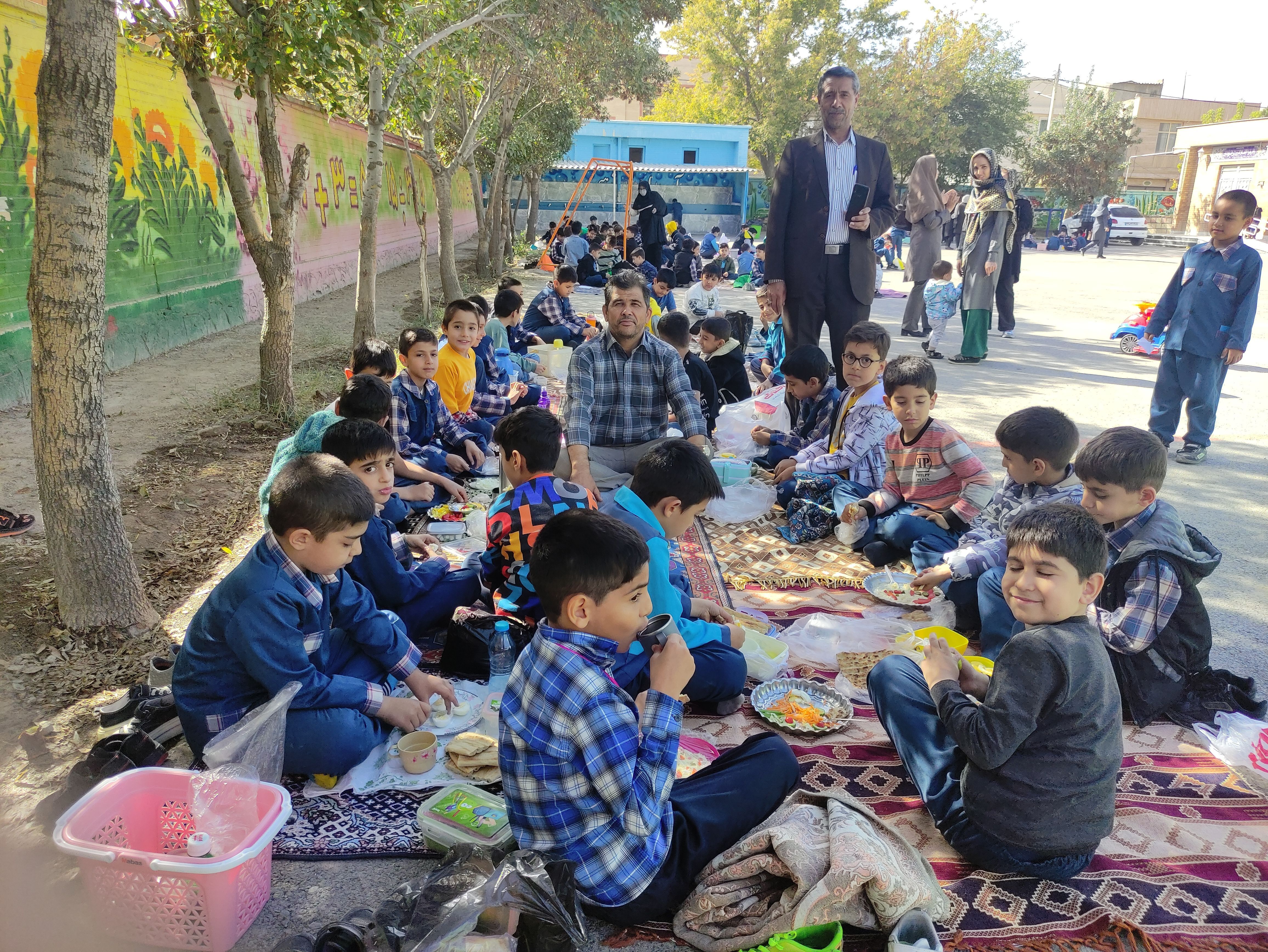 صبحانه سلامت در دبستان هیأت امنایی قرآنی مبین شهرستان شیروان