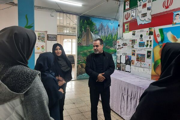 بازدید مدیر آموزش و پرورش ناحیه دو شهرری از دبستان شهید چمران 