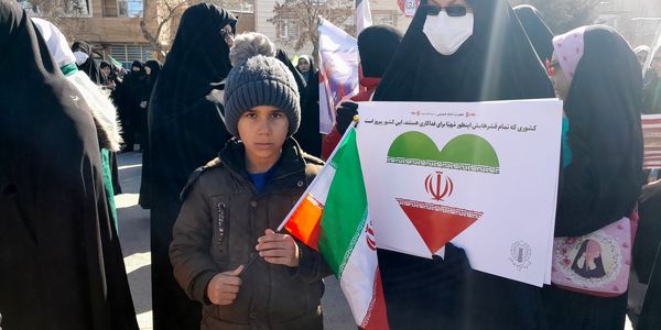 دهه نودی‌ها انقلاب را در دست گرفتند