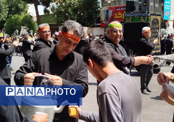 برپایی پرشور مراسم عزاداری سیدالشهدا در خیابان‌های نیشابور 