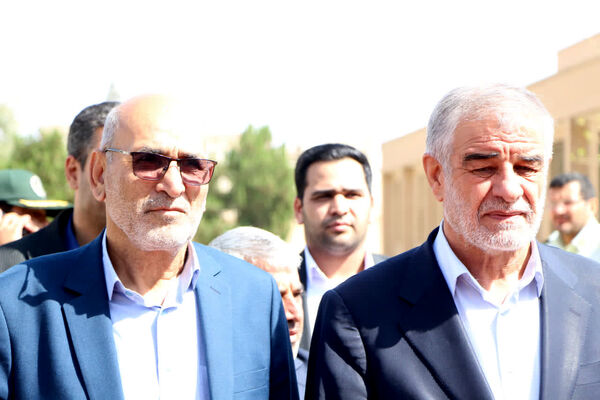 ثبت اثر انگشت هزار دانش‌آموز یزدی پای پرچم ایران