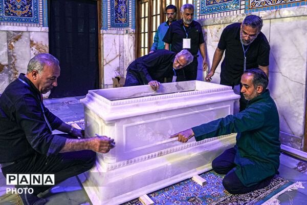 آماده سازی قبر مطهر رهبر شهید انقلاب
