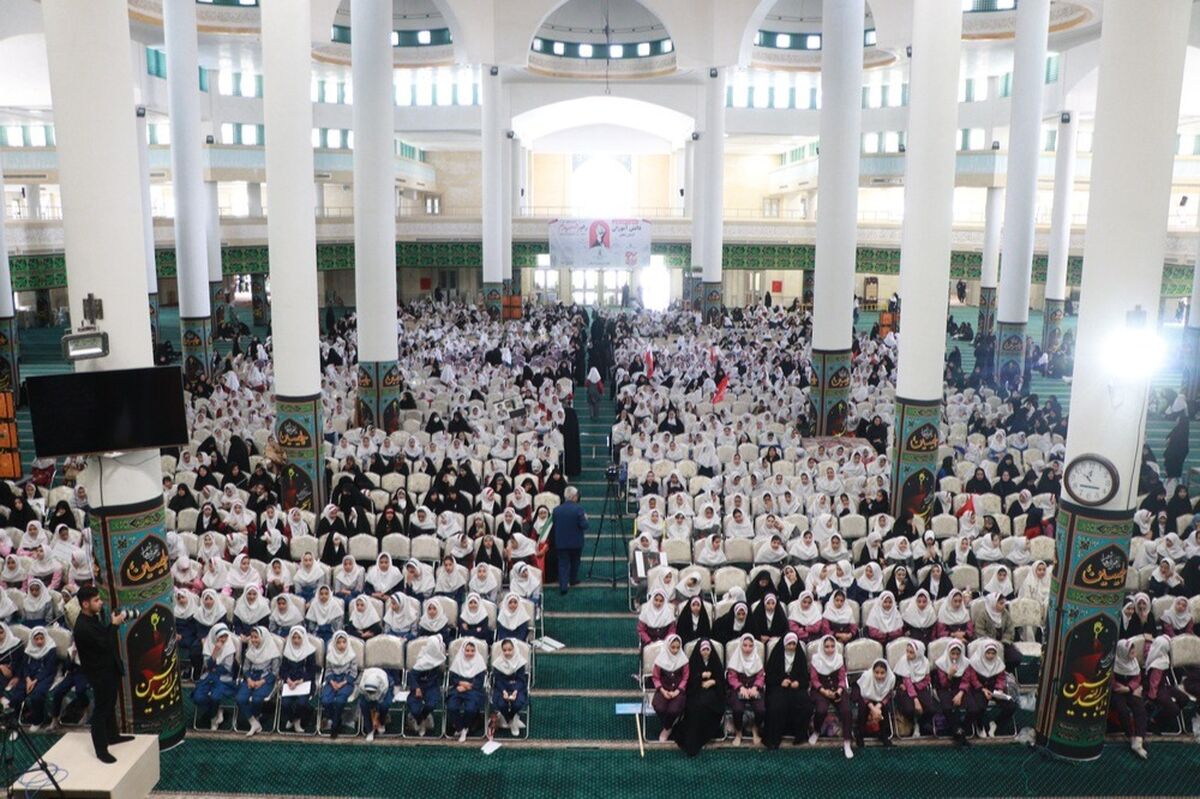 حضور ۱۰ هزار دانش‌آموز زنجانی در پویش ملی «باید برخاست»