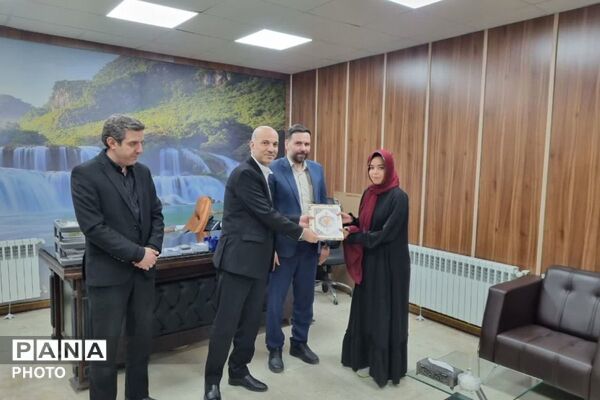 تقدیم قدردانی شهردار نسیم‌شهر از برگزیدگان پویش عکاسی «دلدادگان»