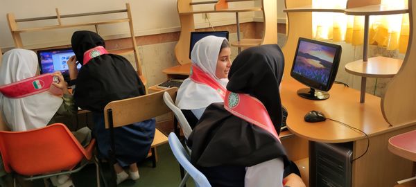 بازدید دانش‌آموزان پیشتاز‌ مدرسه شهید خاقانی از کلاس‌های رایانه کانون سمیه شیروان