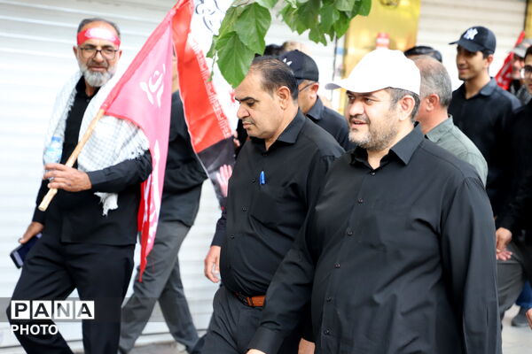 حضور کاروان فرهنگیان استان چهارمحال و بختیاری در مراسم تشییع رهبر شهید