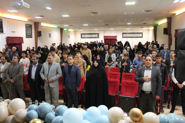 تقدیر از دانش‌آموزان منتخب استانی و کشوری جشنواره نوجوان خوارزمی در نیشابور 