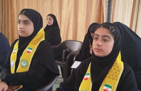 تجلیل از دانش‌آموز خبرنگاران پانا در لردگان