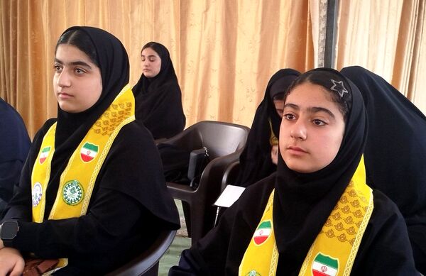 تجلیل از دانش‌آموز خبرنگاران پانا در لردگان