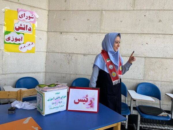 انتخابات شورای دانش‌آموزی دردبستان ارمینه مصلی نژاد
