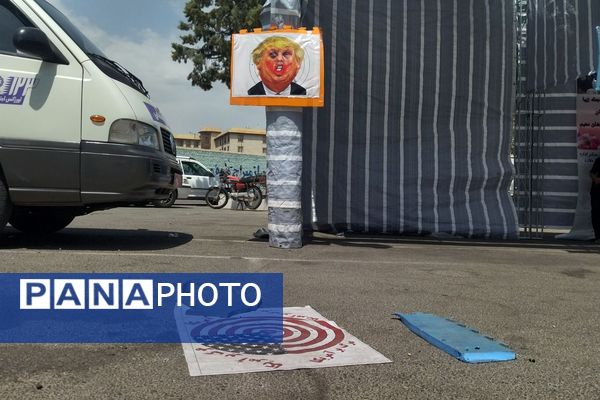 حضور پرشور فرهنگیان و برپایی غرفه های ستاد امر به معروف و نهی از منکر آموزش و پرورش در نمازجمعه 