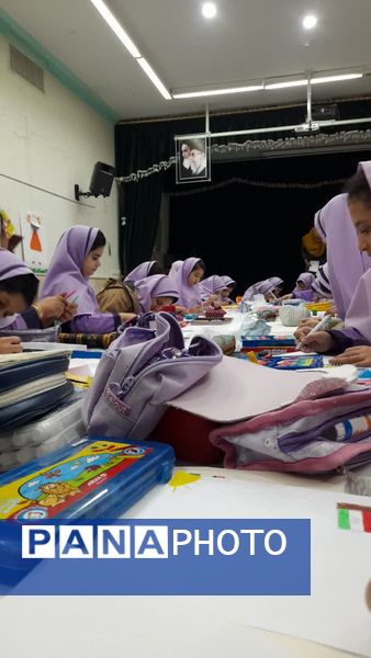 جشن دهه فجر با نقاشی‌های خلاقانه دانش‌آموزان پایه پنجم در کانون پرورشی تفت