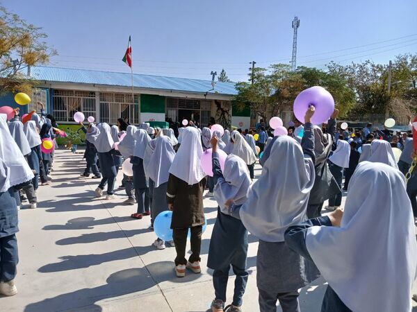 مراسم‌‌‌‌‌‌ روز‌ جهانی‌ کودک‌‌‌‌ در‌ دبستان‌ شهید‌ دیالمه‌ کاشمر