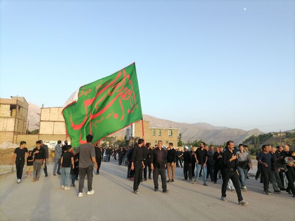 آیین زنجیر زنی و عزاداری روز تاسوعای حسینی