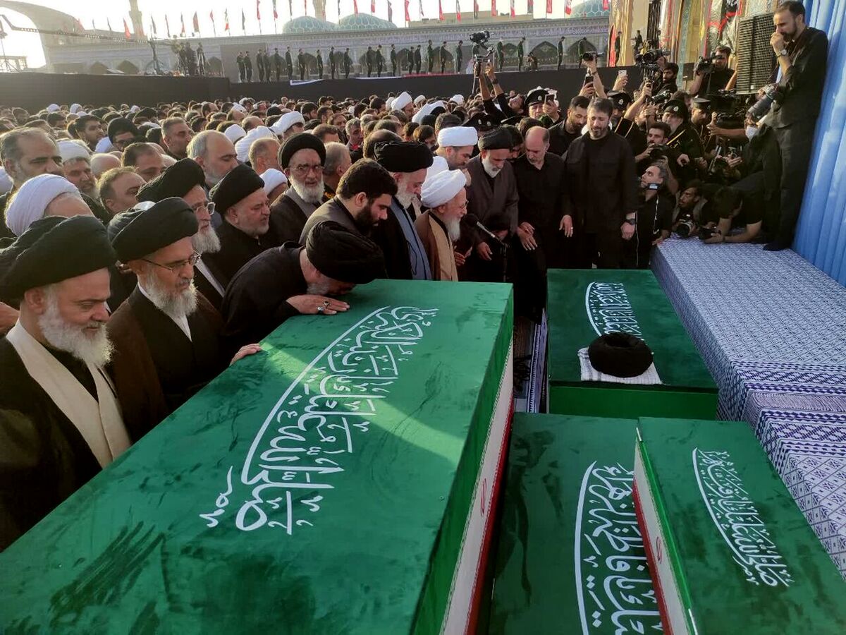 ‌اقامه نماز بر پیکر مطهر رهبر شهید انقلاب در مسجد جمکران
