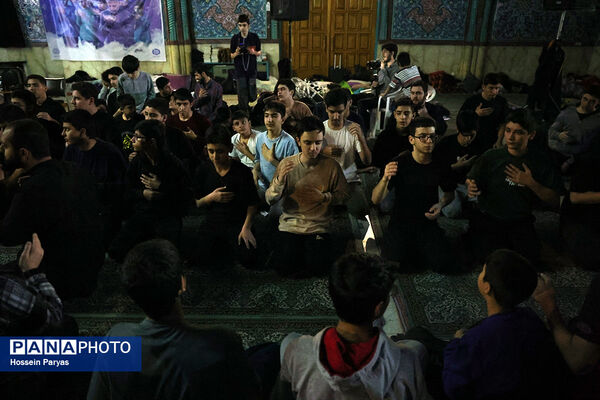 اعتکاف دانش‌آموزی در حسینیه ارشاد