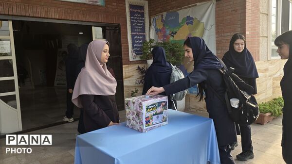  انتخابات همیار مشاور مدرسه اصغر سعادت با مشارکت دانش‌آموزان
