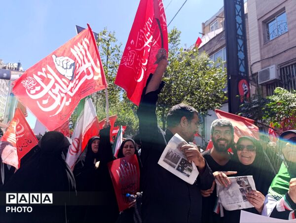 مراسم تشییع رهبر معظم انقلاب و خانواده ایشان در مشهد